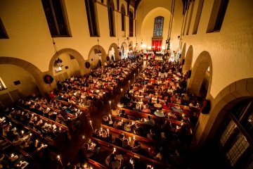  Candlelight service "typeof =" foaf: Image "/></p>
</article><h3> <span> <span> <span> <span> <span> <span> Candlelight service </span> </span> </span> </span> </span> </span> </span></p><p> <span> <span> <span> <span> <span> <span> Just before students take their final exams and the fall semester draws to a close, Gunnison Memorial Chapel fills with the glow of candlelight and the warmth of the Laurentian community. Students, faculty, staff, and community members come together for a reading and music program as they reflect on the past year and share good wishes for the next. This tradition dates back to the 1920s. </span> </span> </span> </span> </span> </span></p>
<article
class=