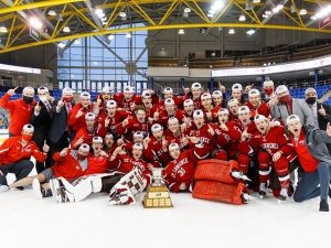 Men's hockey celebrating