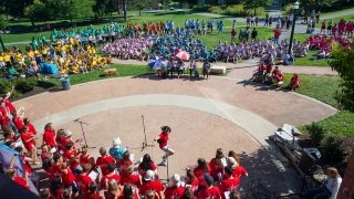 Groups of students outside of the student center