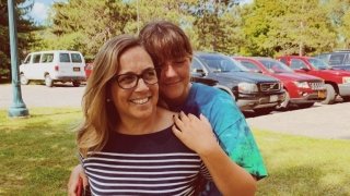 Rosie Johns hugs her mother goodbye on move-in day of college. 