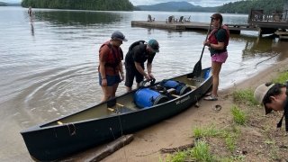 Loading up the canoes