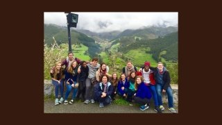 Group photo of students on the 2015-2016 trip