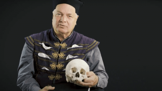 Man in doublet holds skull