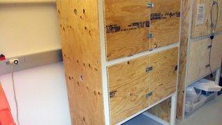 UV light containment cabinet