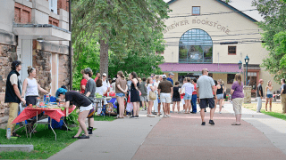 Students and families on campus during move-in day
