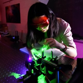 Laurentian student working in a lab
