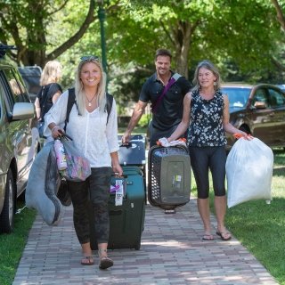Students and families moving into residence halls