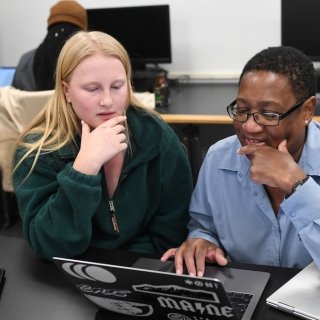 Dr. Mary Jane Smith advising a student a Sophomore Tuesday event.