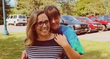 Rosie Johns hugs her mother goodbye on move-in day of college.