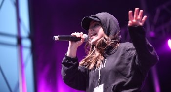 Gaby Ferreyra'22 on stage