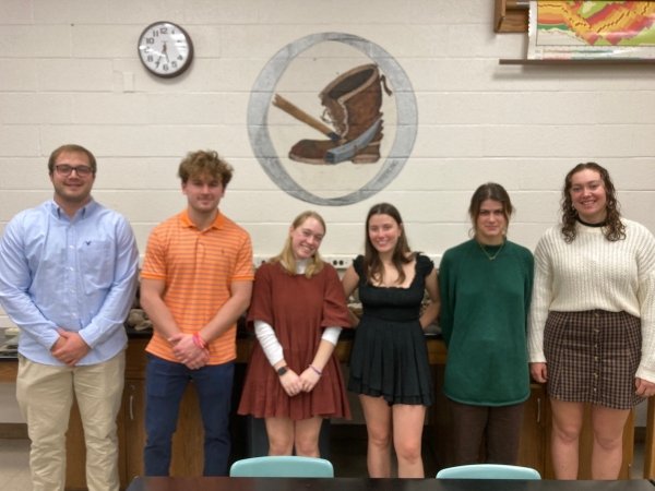 Thomas Van Tassel ’24, Max Kipp ’24, Annabella Kennedy ’24, Lauryn Pallatroni ’24, Audrey Bowman ’24 and Amanda VanSant ’24