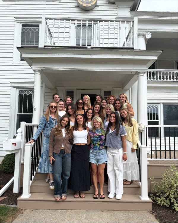 Tri-Delta Members on the steps of their house
