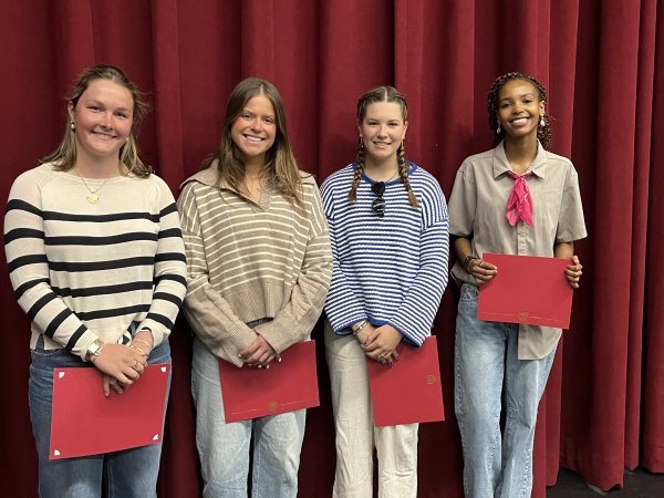 student scholars hold certificates