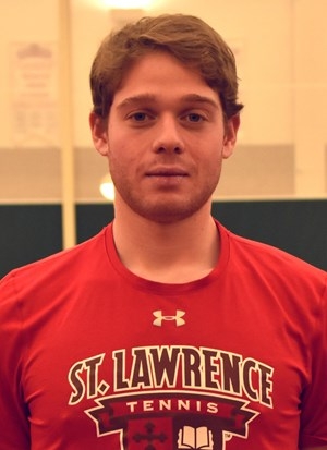 Headshot of Alex Roslin, class of 2020.