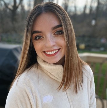 Headshot of Hannah Mungenast, class of 2020.