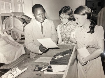 Students with Kenya internship host 1972