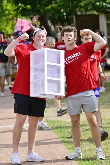 Saint Lawrence University student athletes helping students move-in