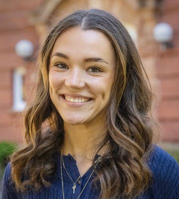 Headshot of Sophia Thomas. 